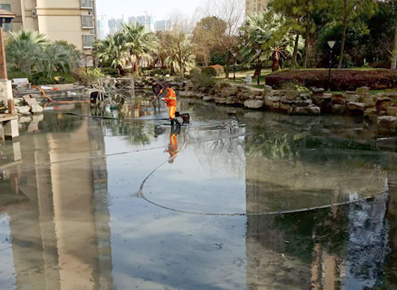 长城区景观池淤泥清理