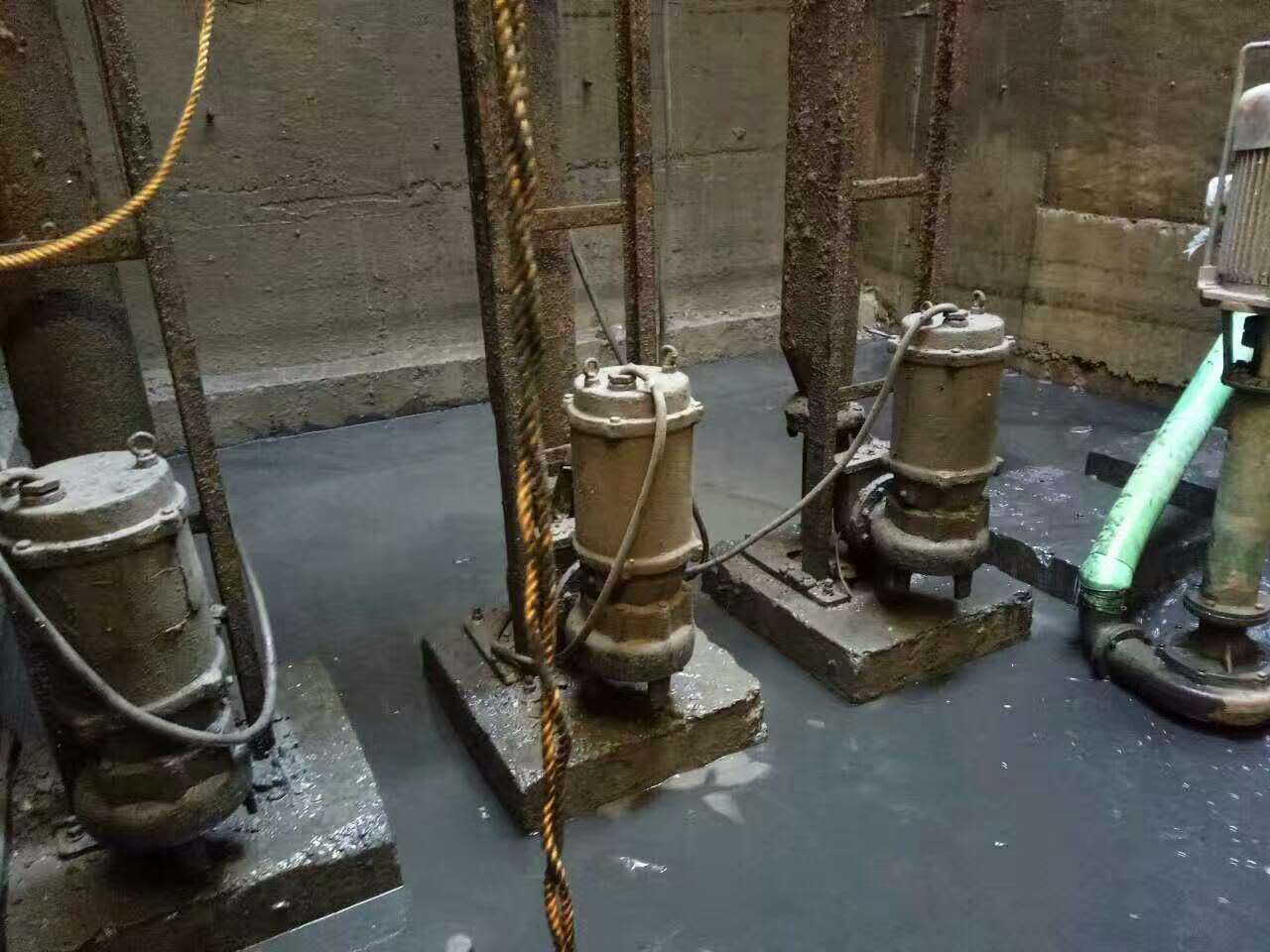 长城区污水池清理